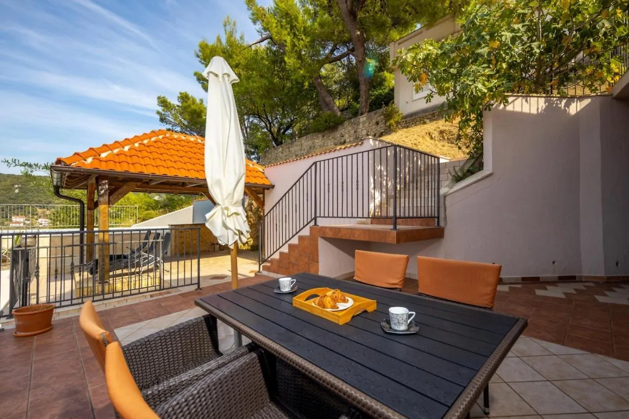 Apartment In Supetarska Draga With Sea View, Balcony, Air Conditioning, Wifi 3321-2 0*,  Croatia